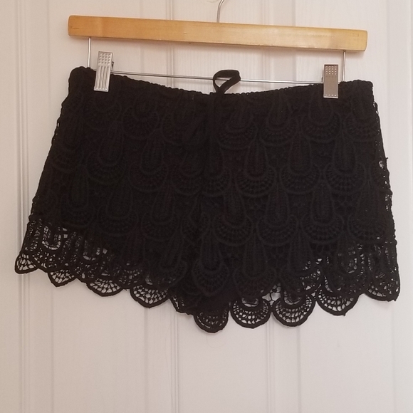 BOGO50 - H&M crochet lace black shorts - Picture 2 of 2